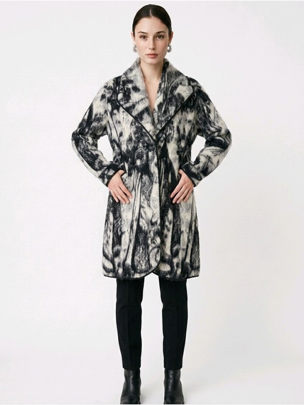 FUZZI  Shearling Teddy Coat in Black & Cream